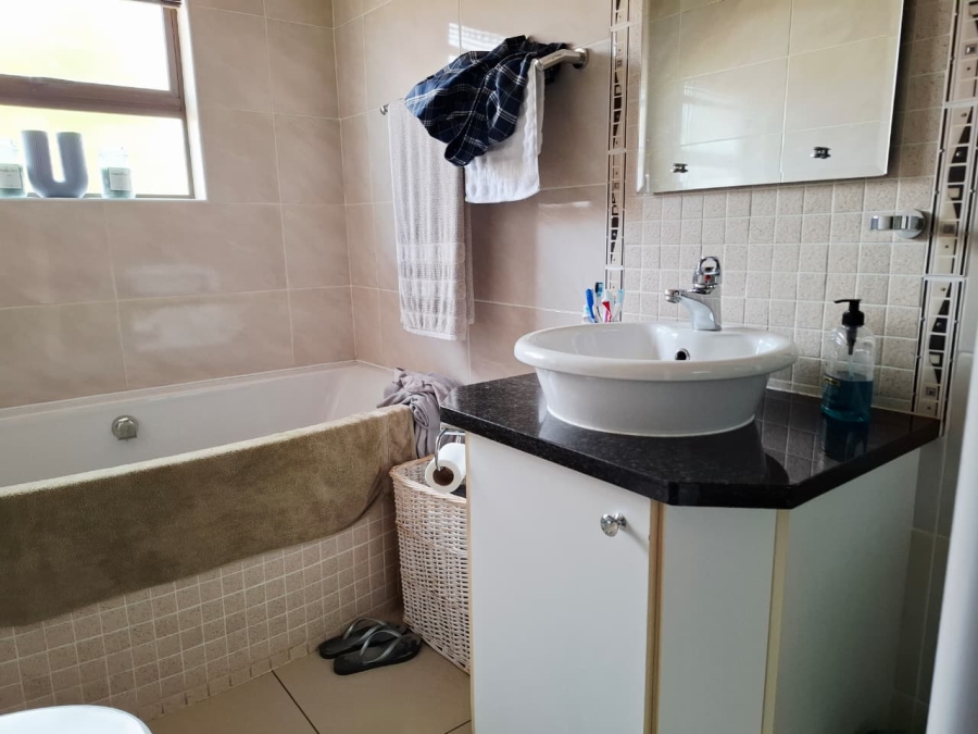 3 Bedroom Property for Sale in Langenhovenpark Free State